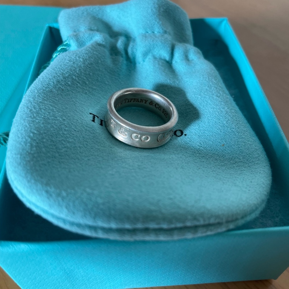 Tiffany & Co : Tiffany 1837 ring wide